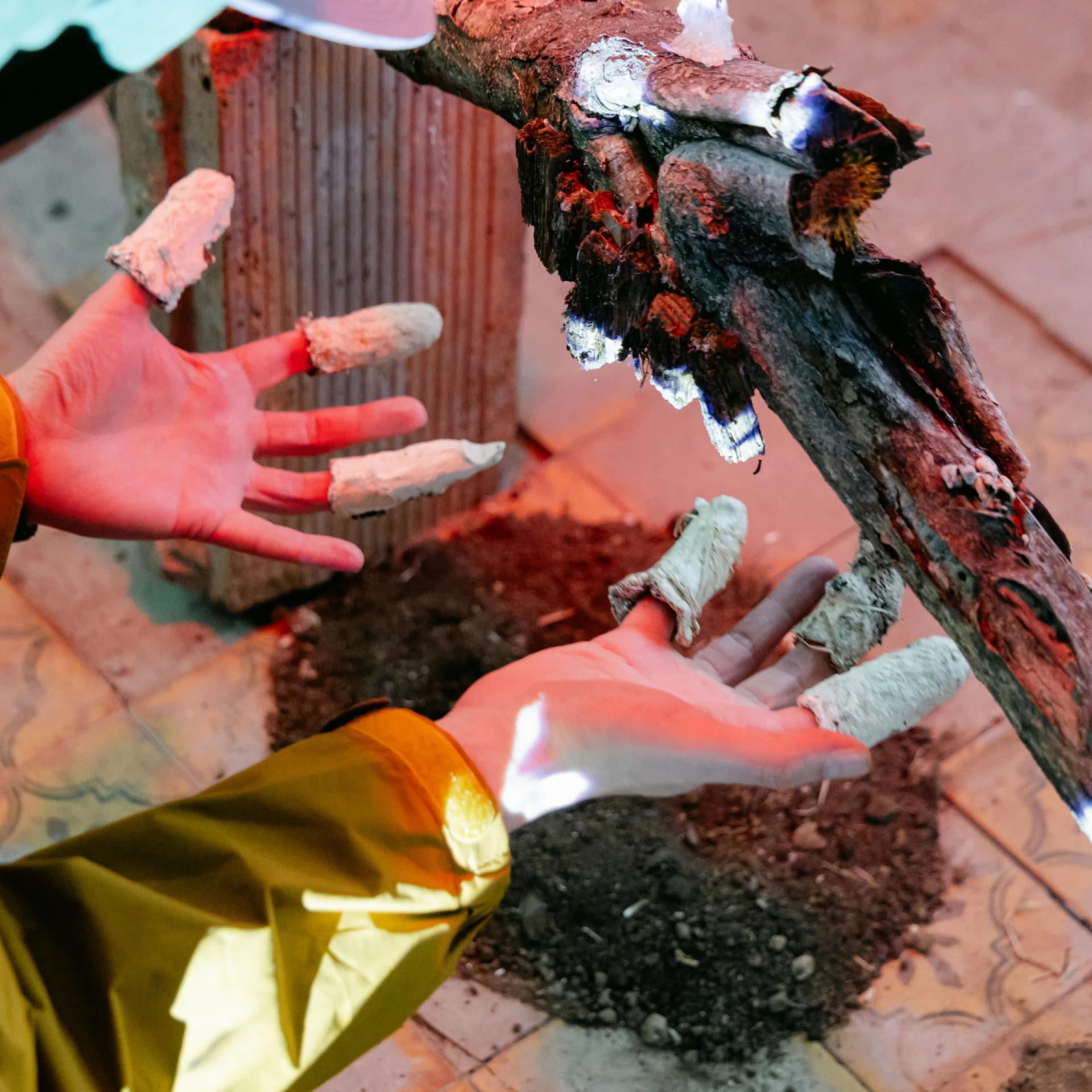 Detailansicht des Projekts “...and what else do I know to
say?” von ihrer Künstler:innengruppe “Nemozhlyvo povtoryty”, kuratiert von Max Robotov