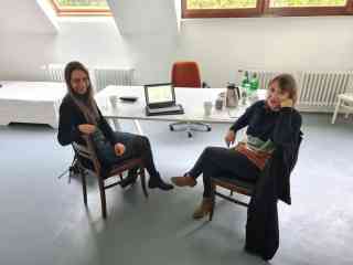 Artist Nora Olearius and Curator Nadia Lichtig in the guest studio  at Künstler:innenhauses. Photo: KH Bremen