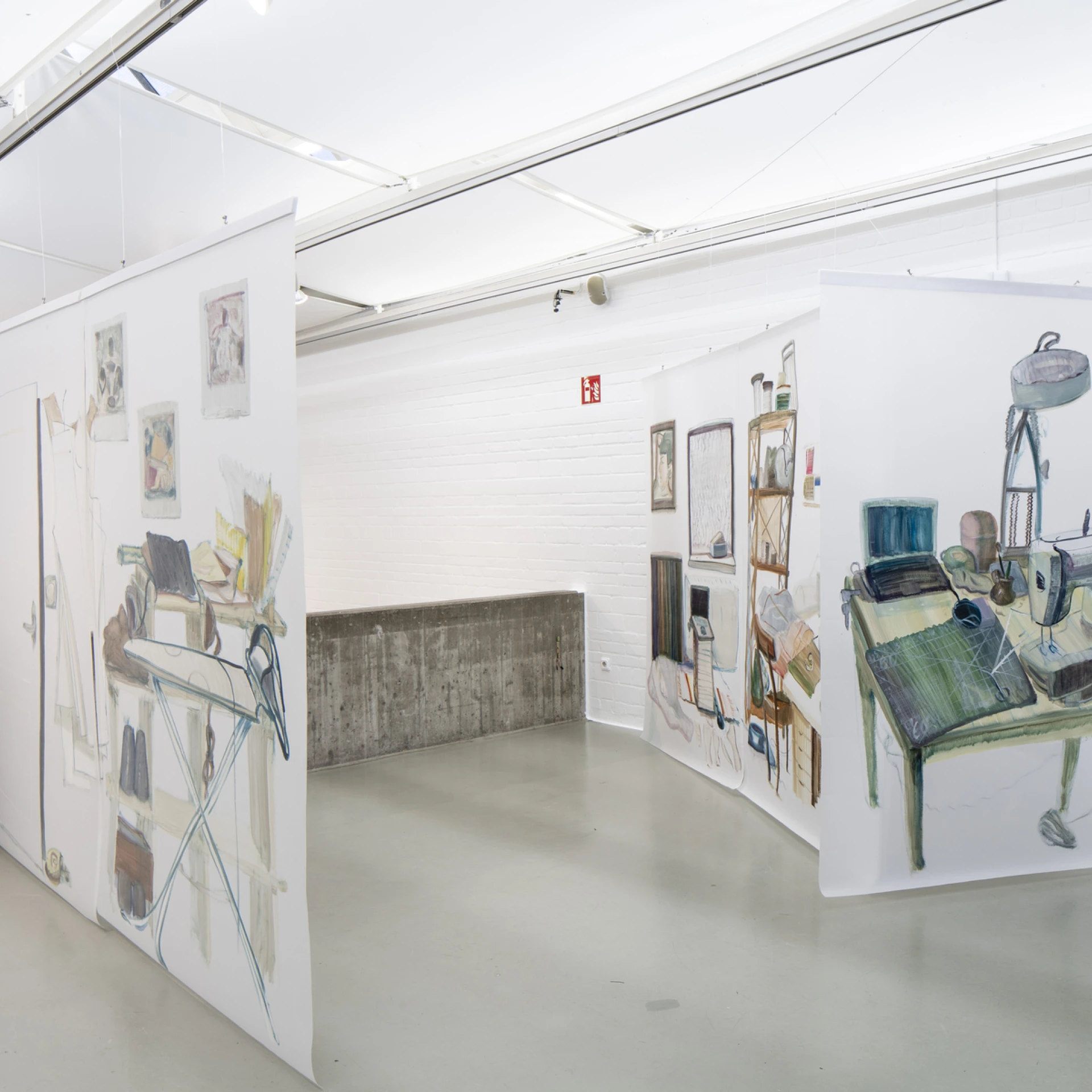 *o.T. (Lübeck)*, 2020, Installation mit Öl auf Architekturpapier, Maße variabel; Ausstellungsansicht Kunsthalle Wilhelmshaven_Foto Ricardo Nunes