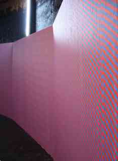 Installation im Gasometer, 2021, 250 x 2600 cm, Tape auf Stellwänden (Detail), Museum Modern Art, Hünfeld