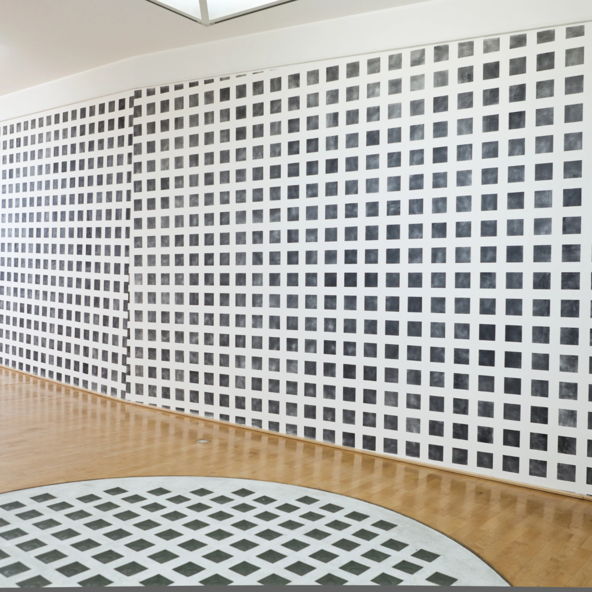 *Knick Knick*, 2012, 300 x 1500 cm, Graphit auf Wand, Paula-Modersohn-Becker Museum, Foto: freiraumfotografie