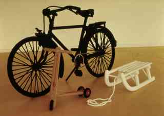 *Häkelarbeiten: Fahrrad, Schlitten, Roller*, 2000, bicycle (180 x 60 x 110 cm), sledge (82 x 35 x 22 cm), scooter (60 x 70 x 30 cm), acrylic yarn