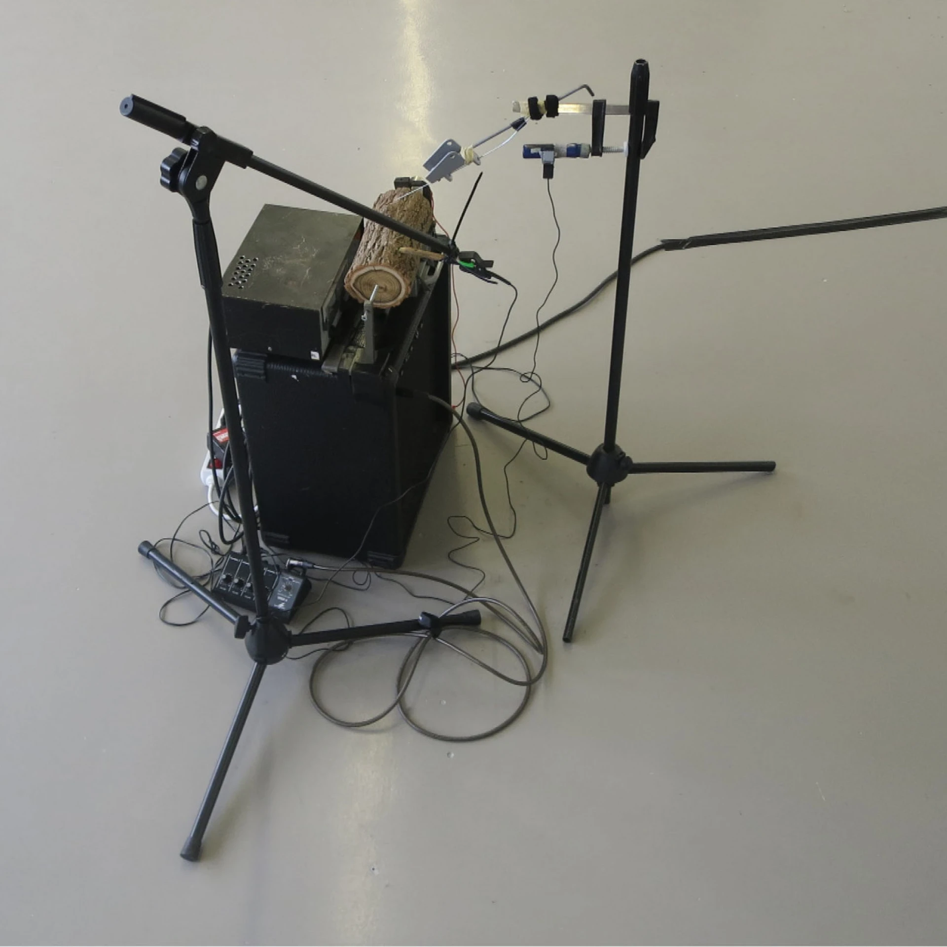 *instrument zum ablesen von körperinformationen,* 2017

Installation
Soundarbeit