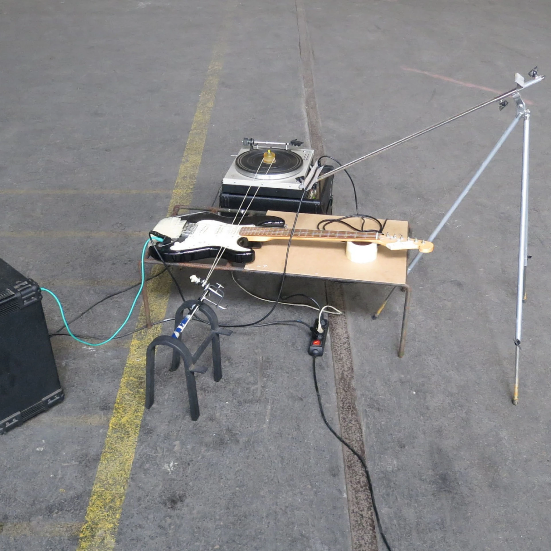 *gitarrenspieler 2*, 2016

automatische Performance
Soundarbeit