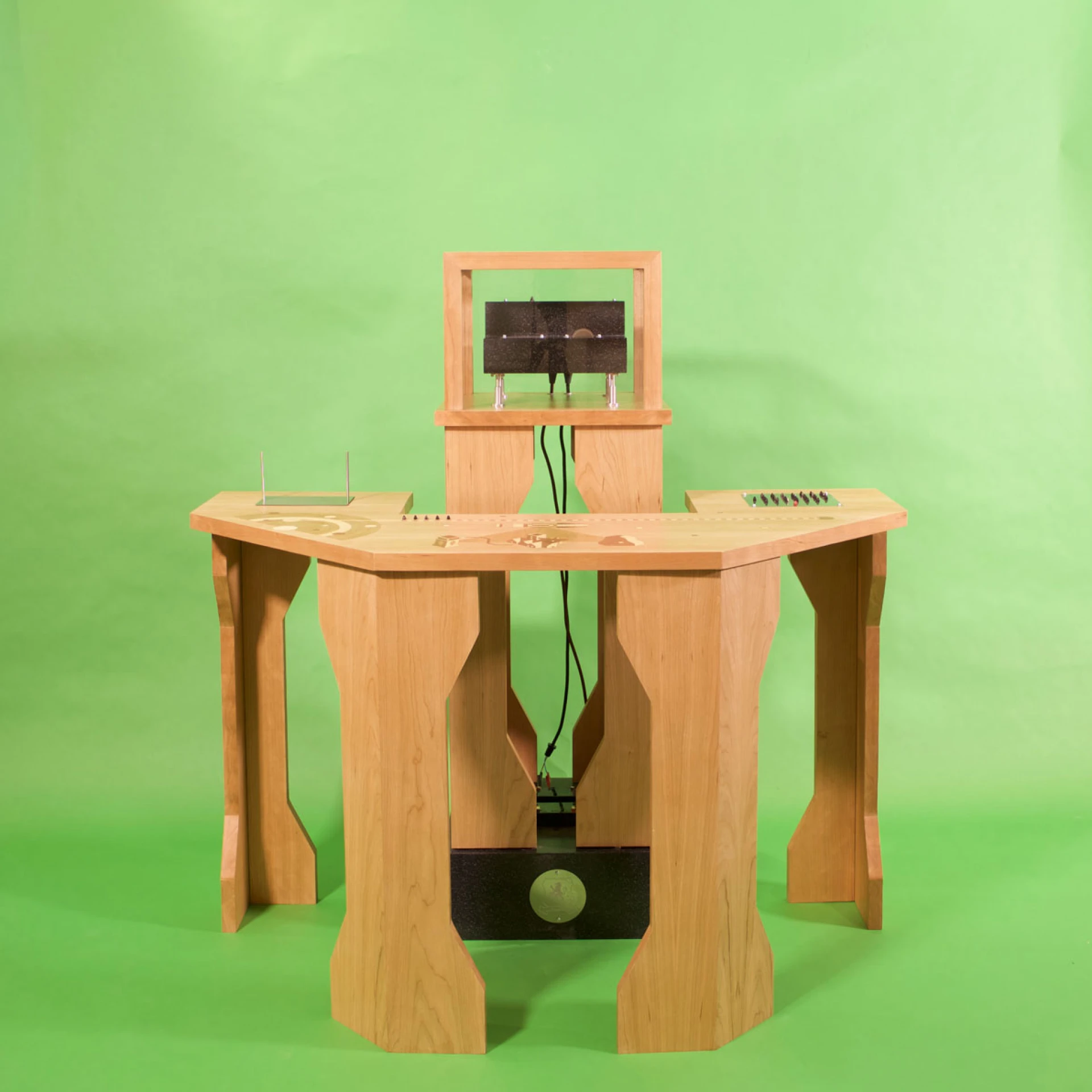 *The Boltham Legacy*, 2014, Kirschbaumholz, diverse Furniere, Edelstahl, Corian, 3D-gedruckter Kunststoff, Elektronik, Digitaldruck auf Papier, Holzrahmen, Tinte, Siegelwachs 
The Boltham Legacy erzählt die Geschichte des britischen Milliardärs Lloyd Frederic Boltham, der das Vermögen seiner Familie in eine 400 Jahre andauernde Raumfahrtmission investiert.