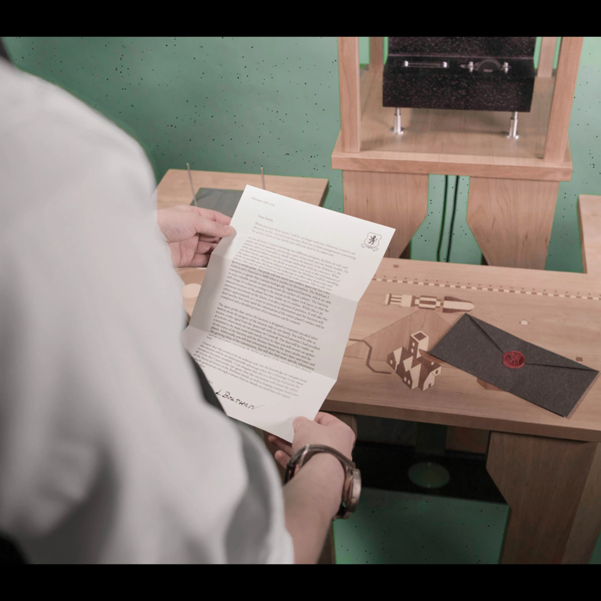 *The Boltham Legacy*, 2014, Kirschbaumholz, diverse Furniere, Edelstahl, Corian, 3D-gedruckter Kunststoff, Elektronik, Digitaldruck auf Papier, Holzrahmen, Tinte, Siegelwachs 
Das Narrativ wird durch eine Reihe von Objekten aus dem Besitz der fiktionalen Familie erzählt. Sie sind Requisiten für einen Science Fiction Film der nie produziert werden wird.