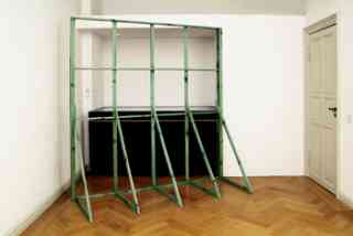 *Ohne Titel*, 2007, Wooden slats, 88 x 244 x 231 cm