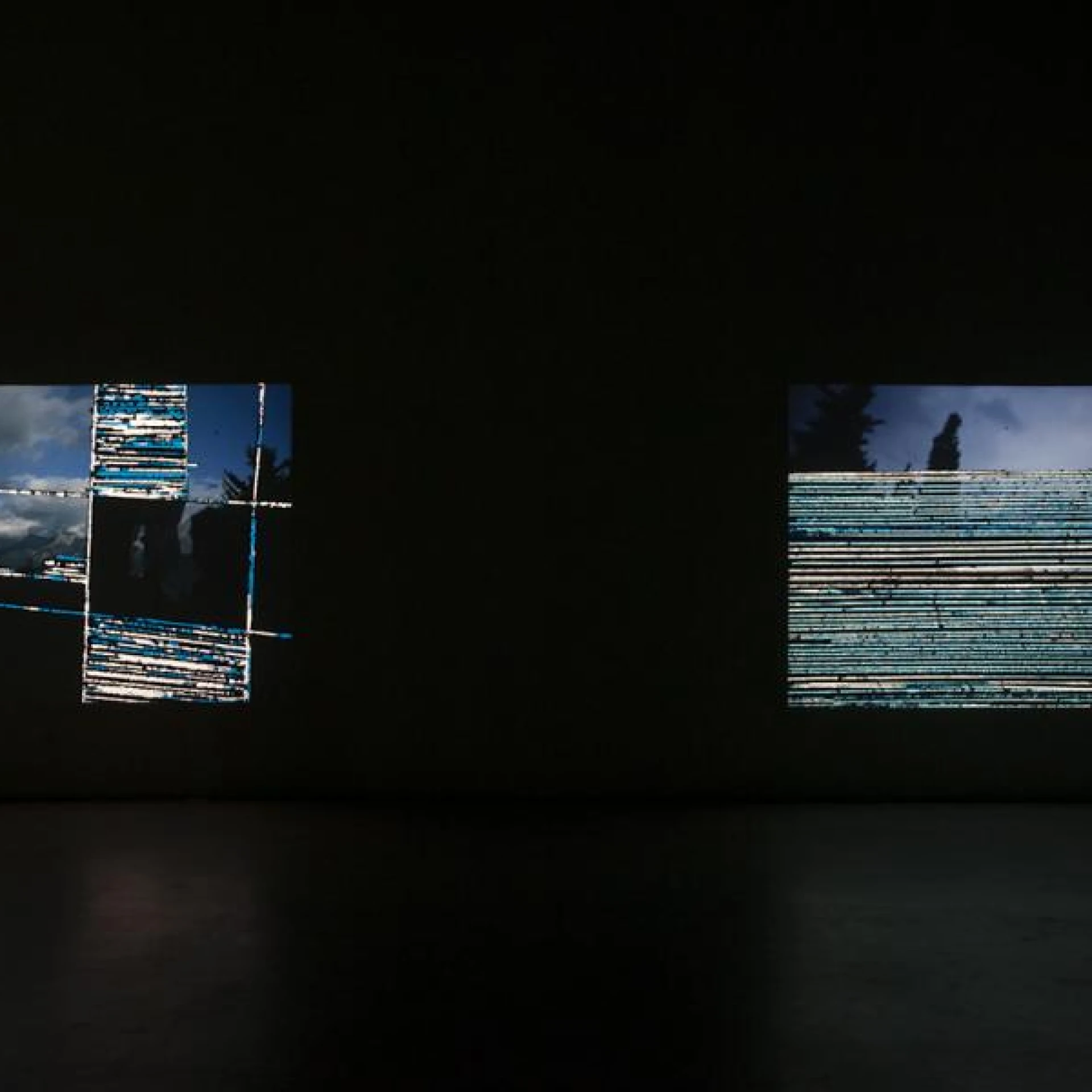 *transpose* , 2018
7 minütiger Loop aus 61 Sequenzen auf drei Diaprojektoren, 2x7m Ausstellungsansicht transpose Diplomausstellung, Galerie der Hochschule für Künste Bremen 2018