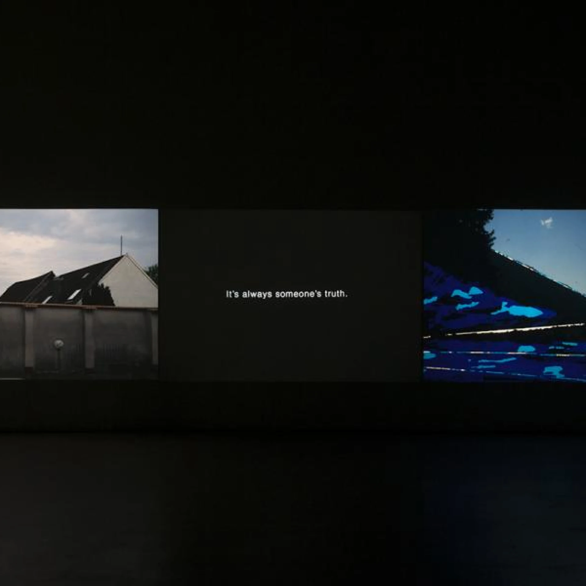 *transpose* , 2018
7 minütiger Loop aus 61 Sequenzen auf drei Diaprojektoren, 2x7m Ausstellungsansicht transpose Diplomausstellung, Galerie der Hochschule für Künste Bremen 2018