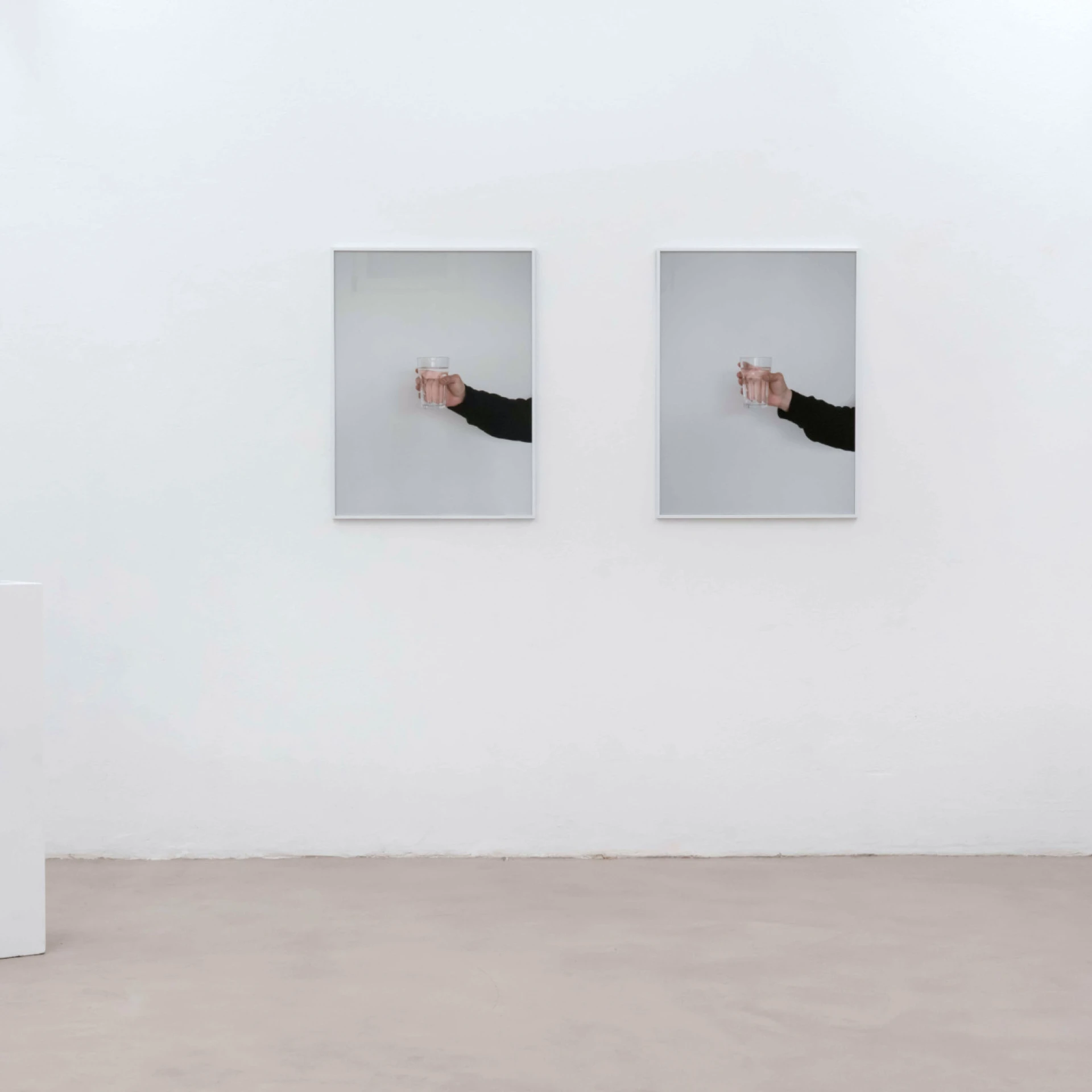 *Pokal*, je 60x 80cm, 15x 20x 25cm/ Konzeptuelle Kunst und Installation