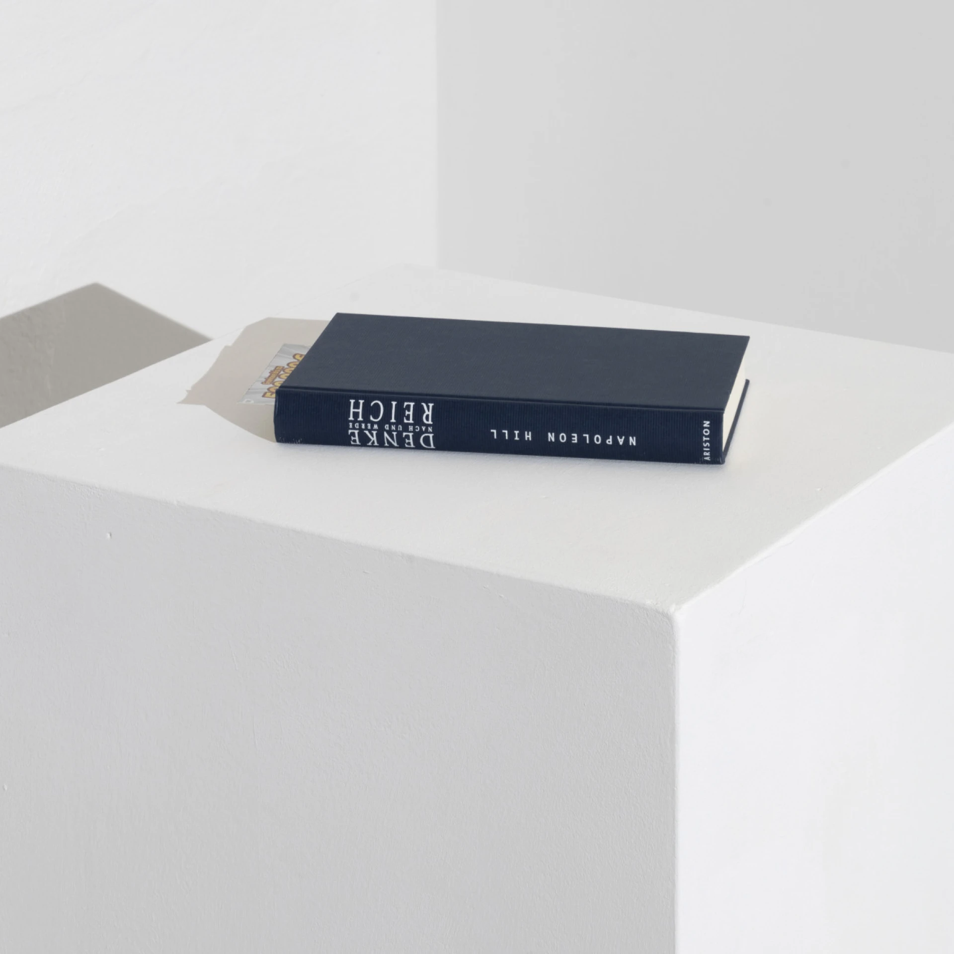 *Leerzeichen*, Detail, 2026, Digitaldruck, Buch, Rubellos, Foto: Anja Engelke