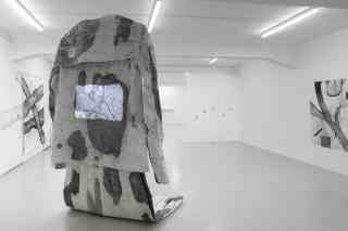 Ansicht der Ausstellung *Spuren*, 2025, Foto: Gabriela Valdespino