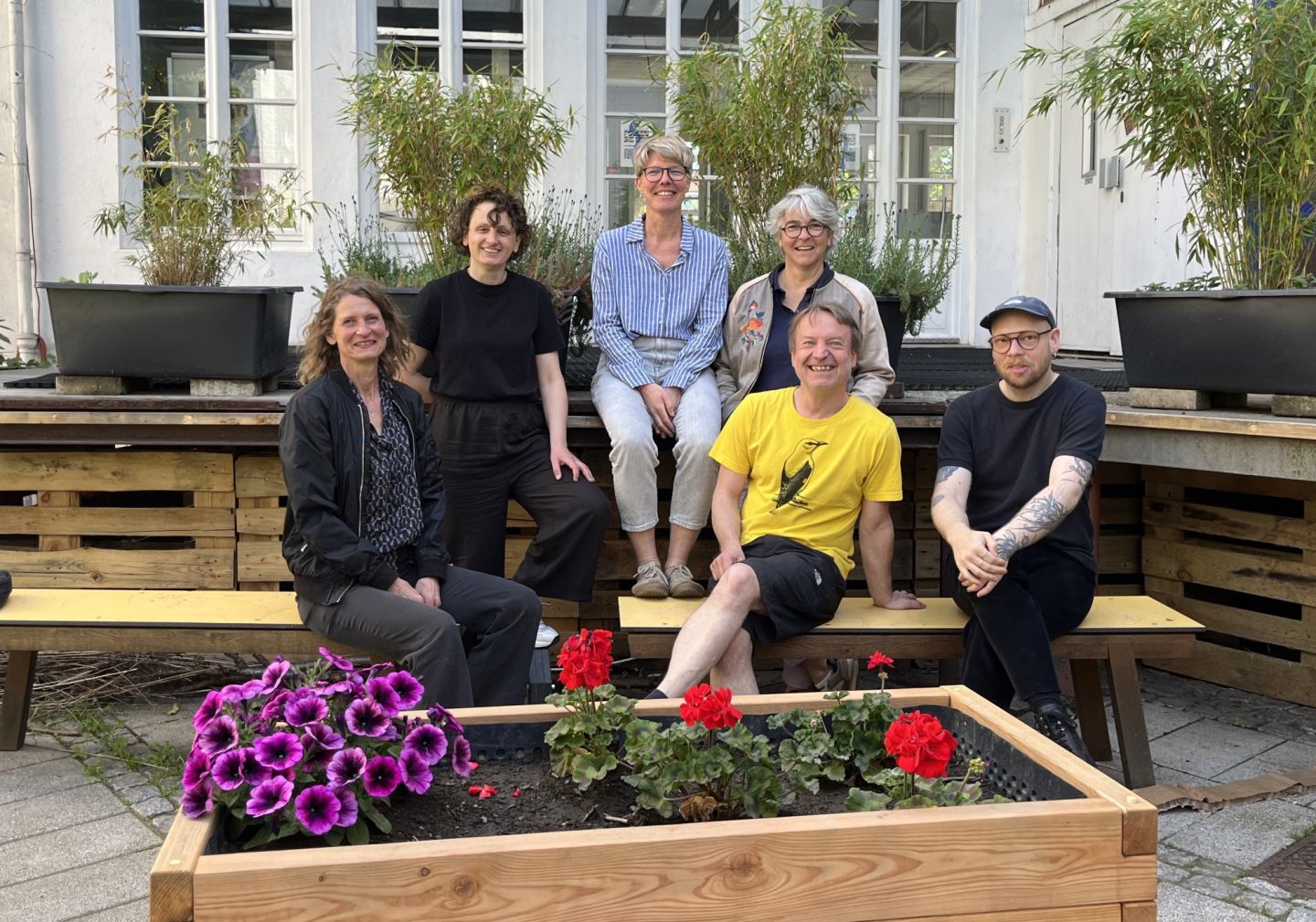Vorstand im Künstler:innenhaus Bremen (v.l.n.r.): Petra Fiebig, Anne Krönker, Petra Schröder, Antje Schneider, Martin Wilmes,Henrik Nieratschker